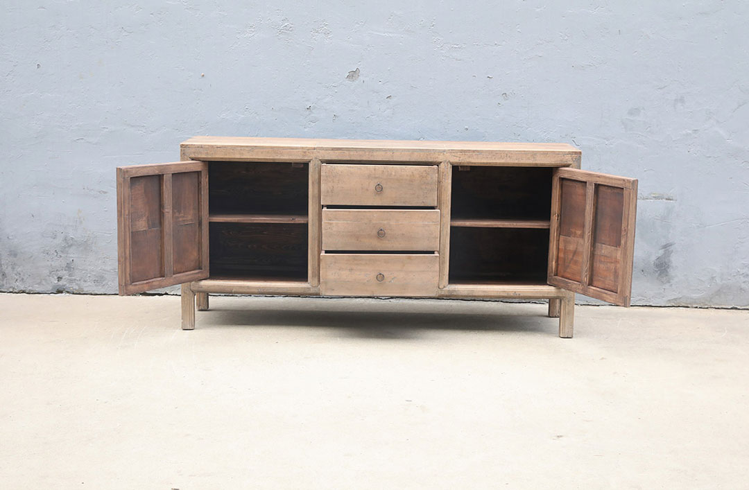 52-5147, Sideboard with doors and drawers