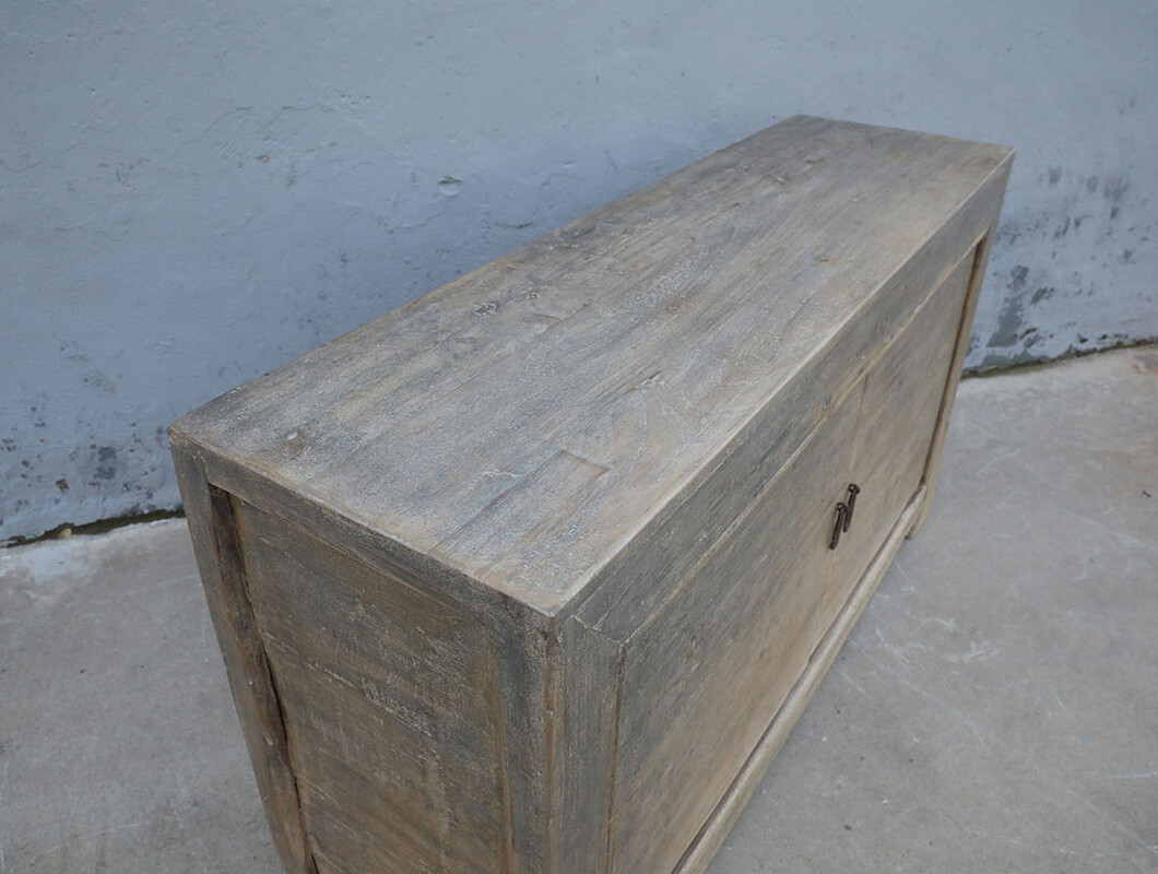 52-5880, Wooden sideboard