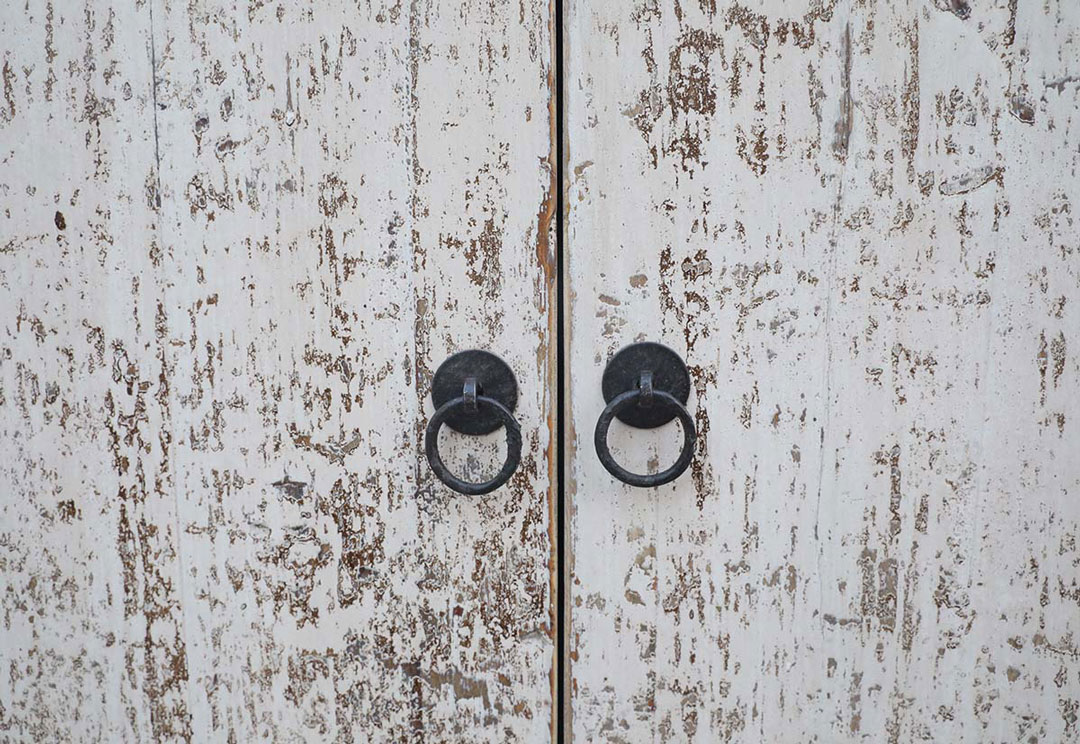 52-6575, White-wooden sideboard