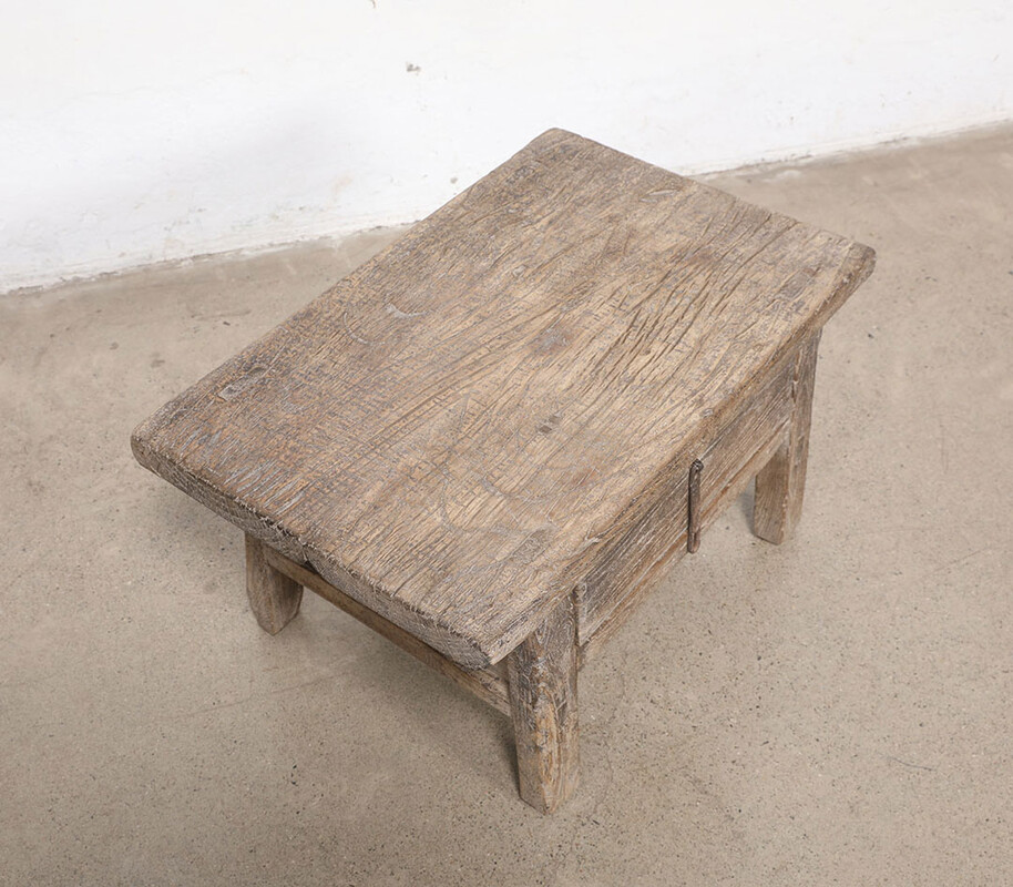 52-9596, Small coffee table with drawer