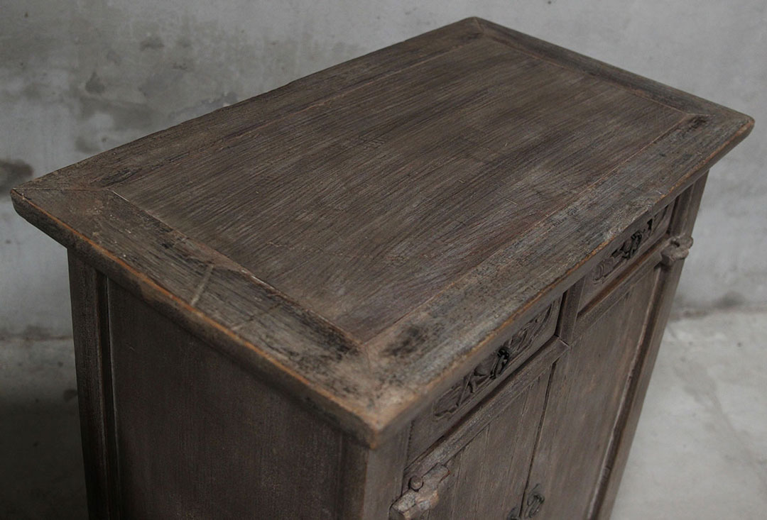 A328, Set of 2 wooden cabinets 