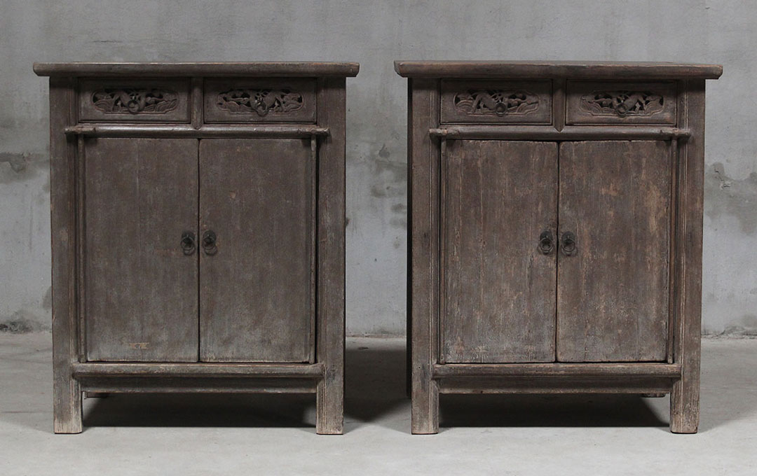 A328, Set of 2 wooden cabinets 