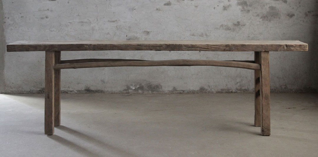 B-T 1369, Long wooden sidetable