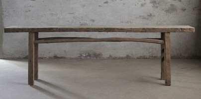 B-T 1369, Long wooden sidetable