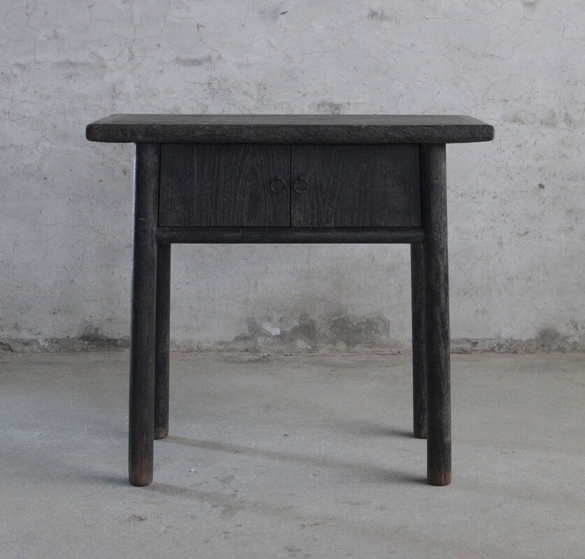 BT-1305, Black side table