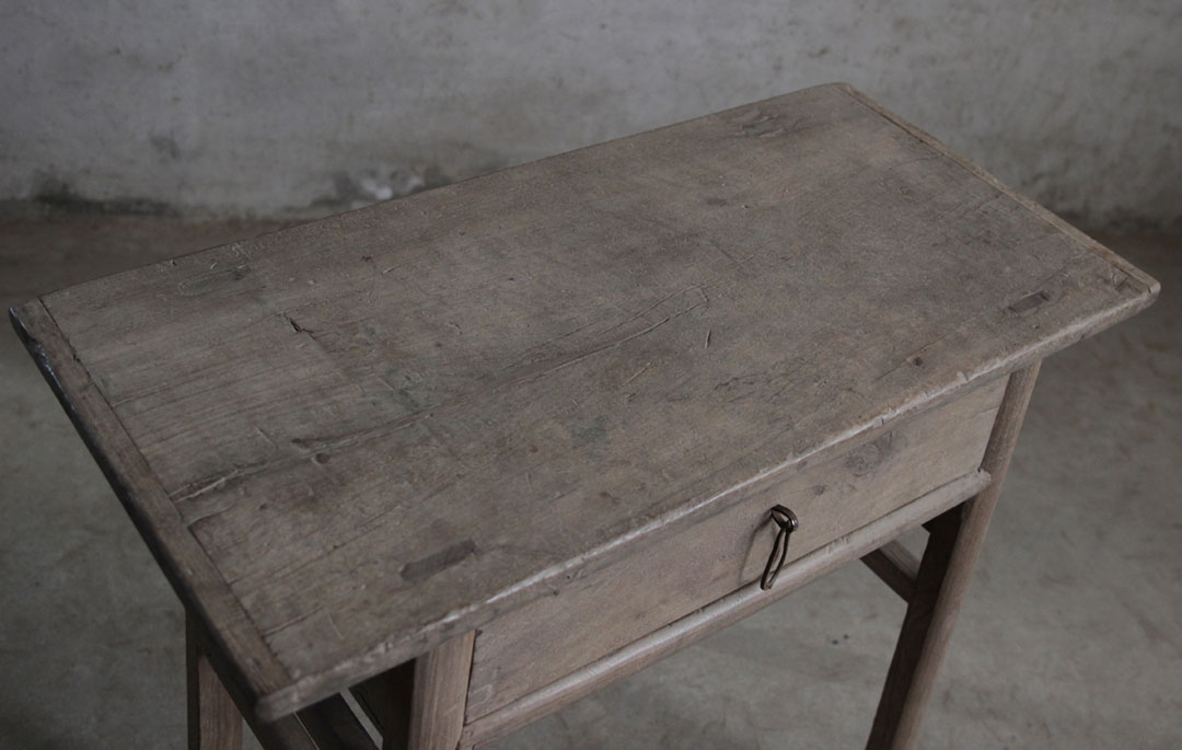 BT-1388, Wooden side table 