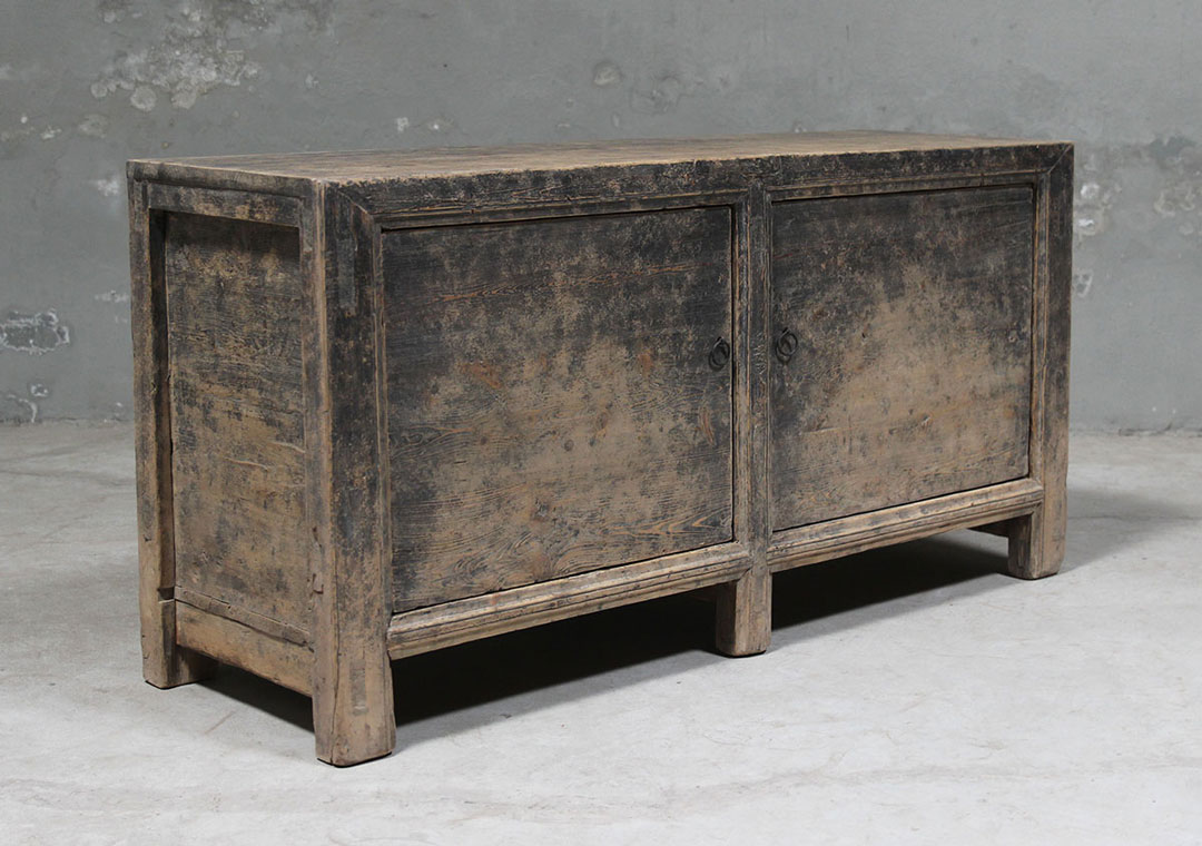 BT-1970, Old wooden dresser