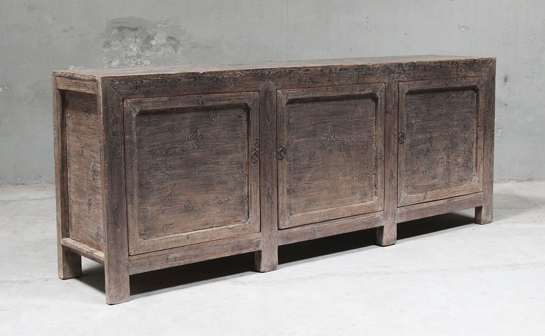 BT-1988, Wooden dresser with 3 doors