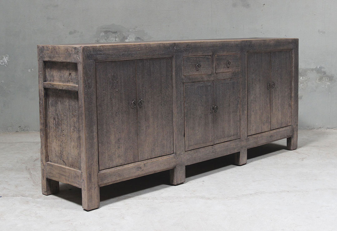 BT-1990, Dark wooden dresser 