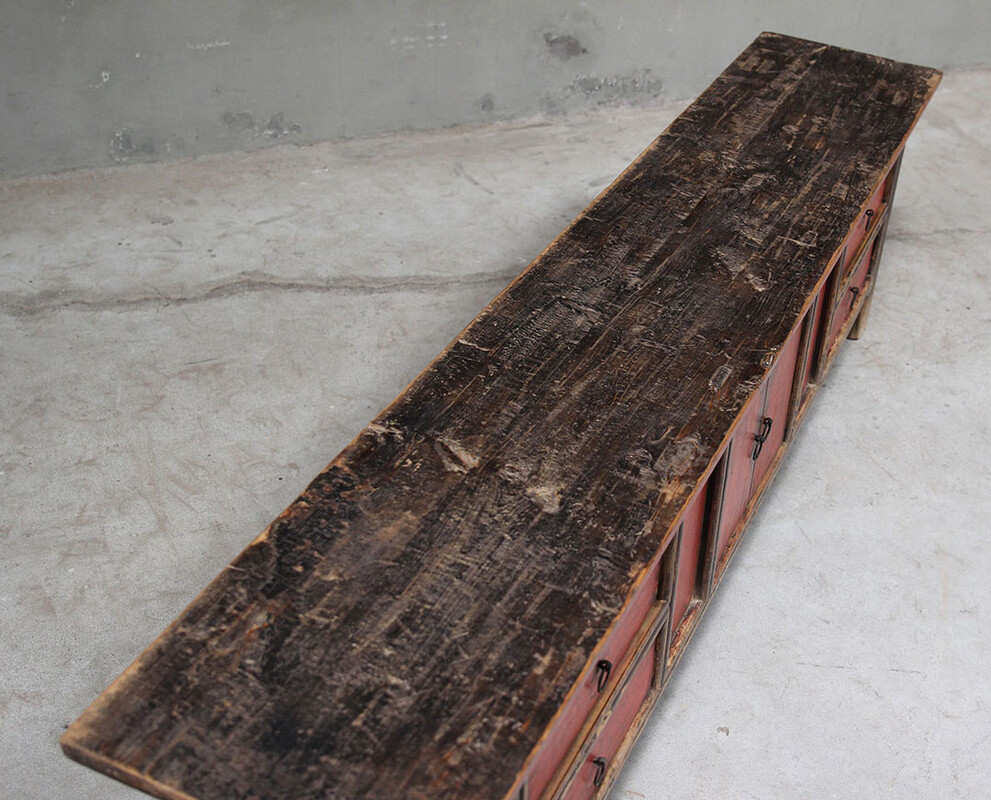 BT-1991, Unique red tv cabinet