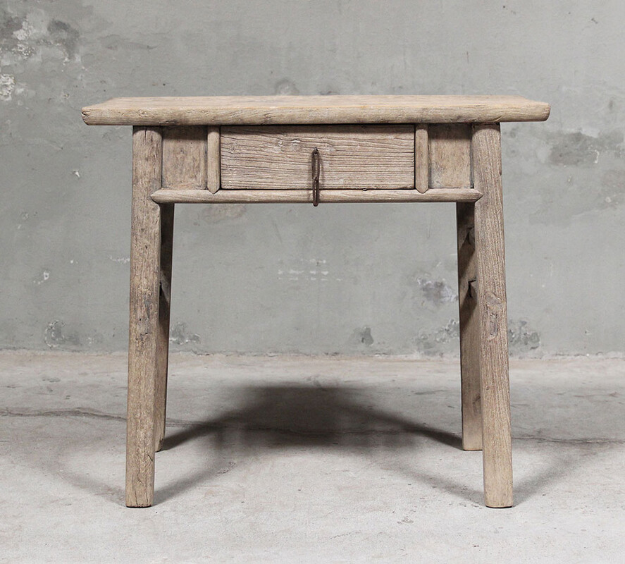 BT-2005, Wooden side table