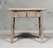 BT-2005, Wooden side table