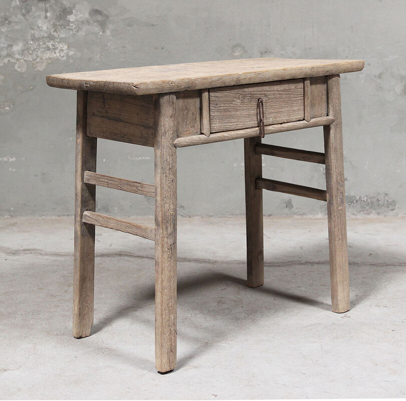 BT-2005, Wooden side table