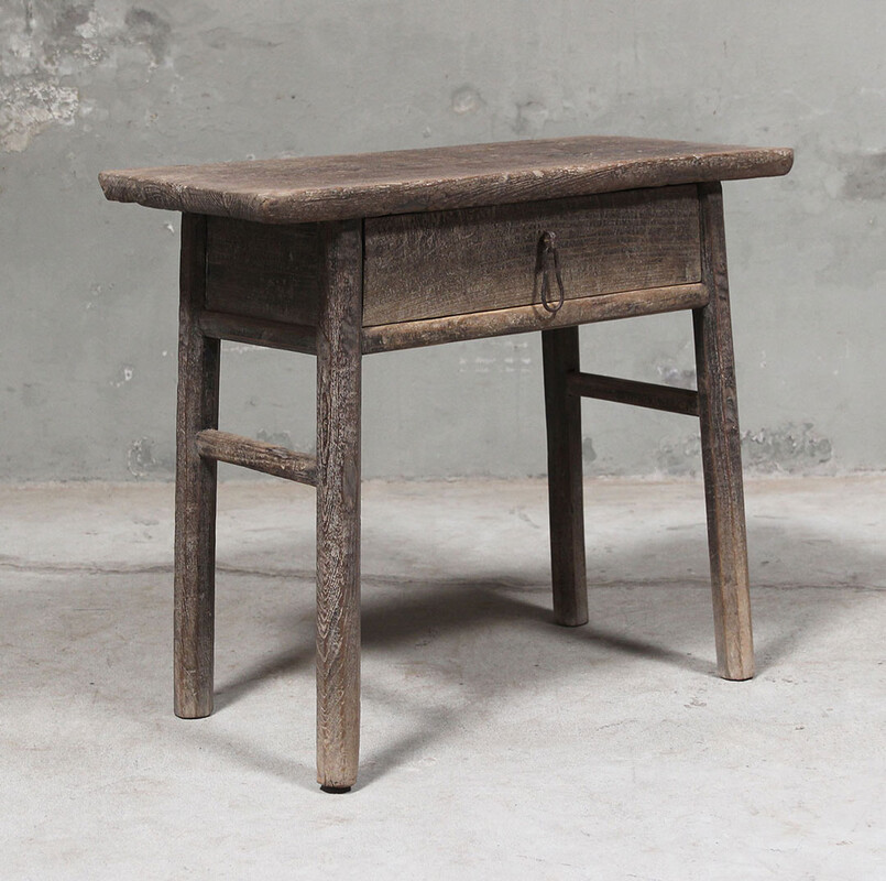 BT-2006, Dark wooden side table 