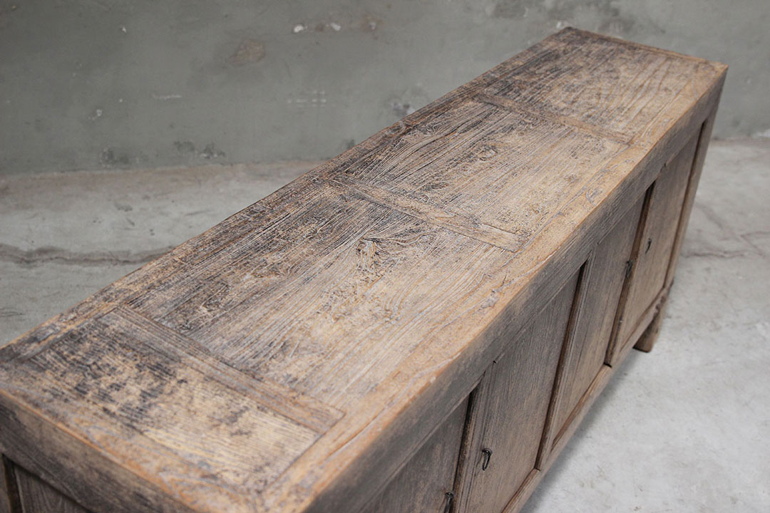 BT-2010, Wooden sideboard 