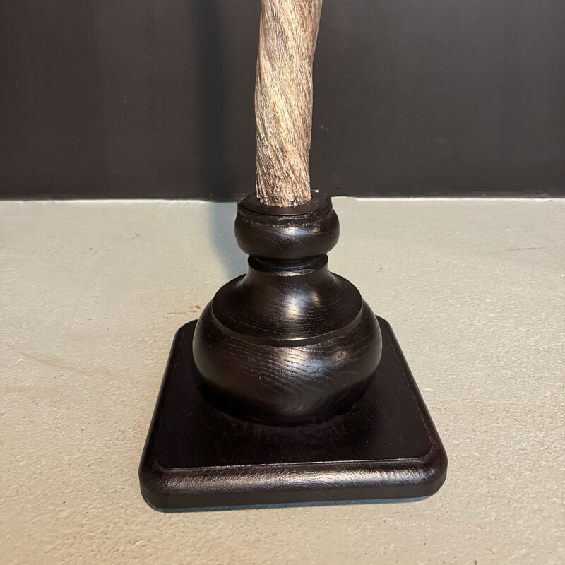 DE 326, Imitation narwhal tooth on wooden base