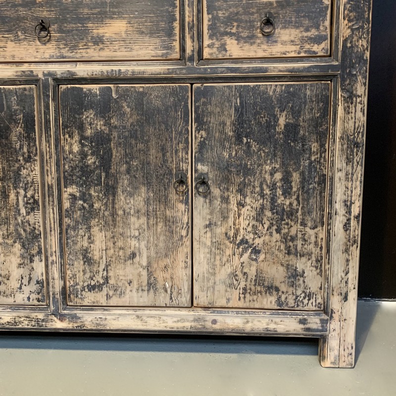 DS 113, Sideboard with 4 doors and 8 drawers