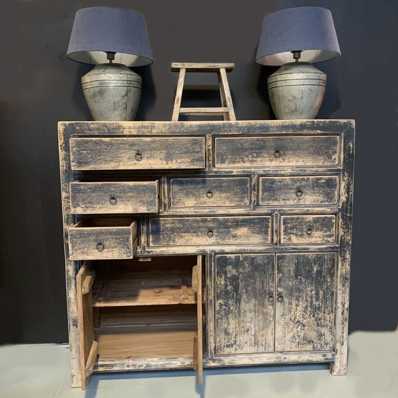DS 313, Sideboard with 4 doors and 8 drawers