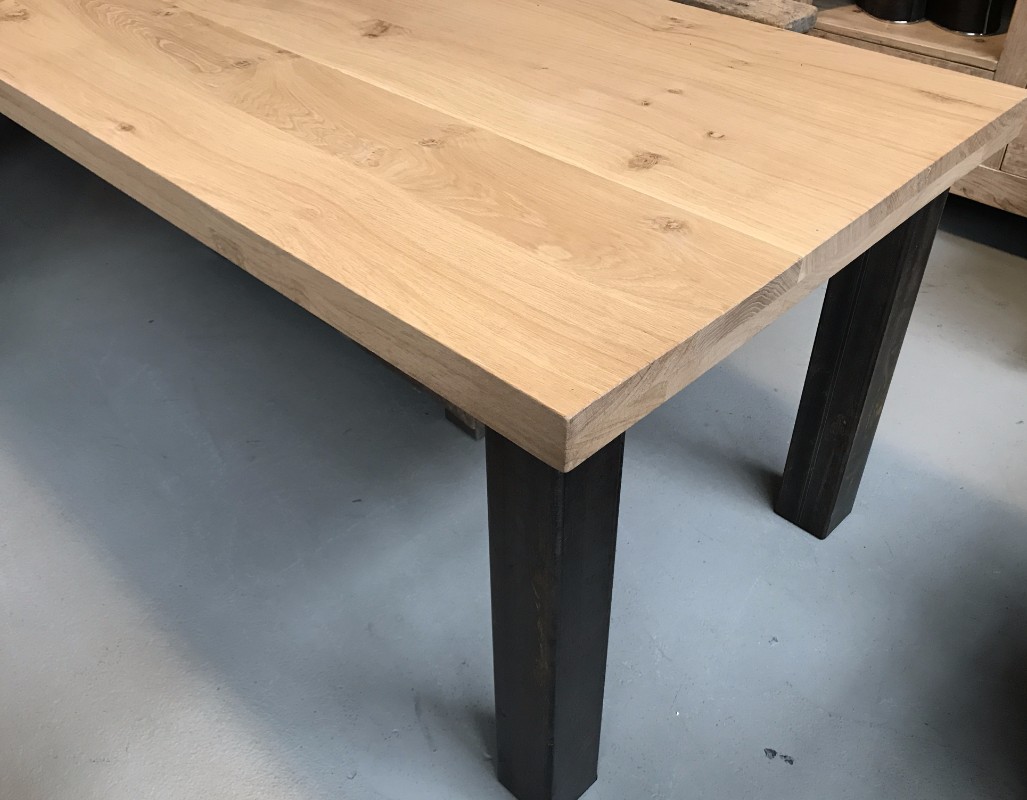 Robuuste eikenhouten koop, eikenhouten tafel kopen - eetkamertafel - Antieke tafels, tafels van oud hout. landelijke tafels. - De Jong Interieur