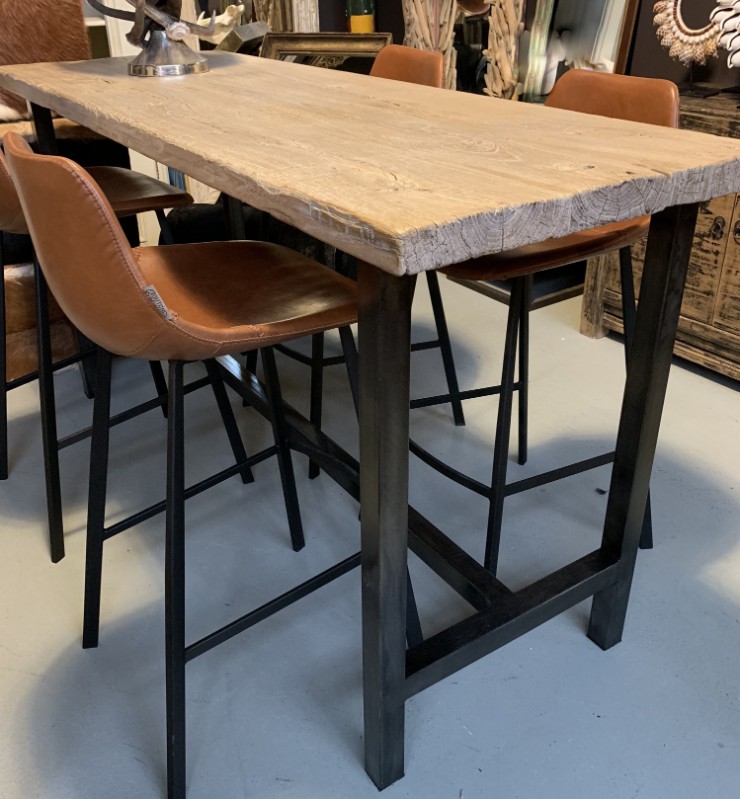 winkelwagen pond hoe Hoge tafel met ruig blad van elmhout en stalen onderstel. - eetkamertafel -  Antieke tafels, tafels van oud hout. landelijke tafels. - De Jong Interieur