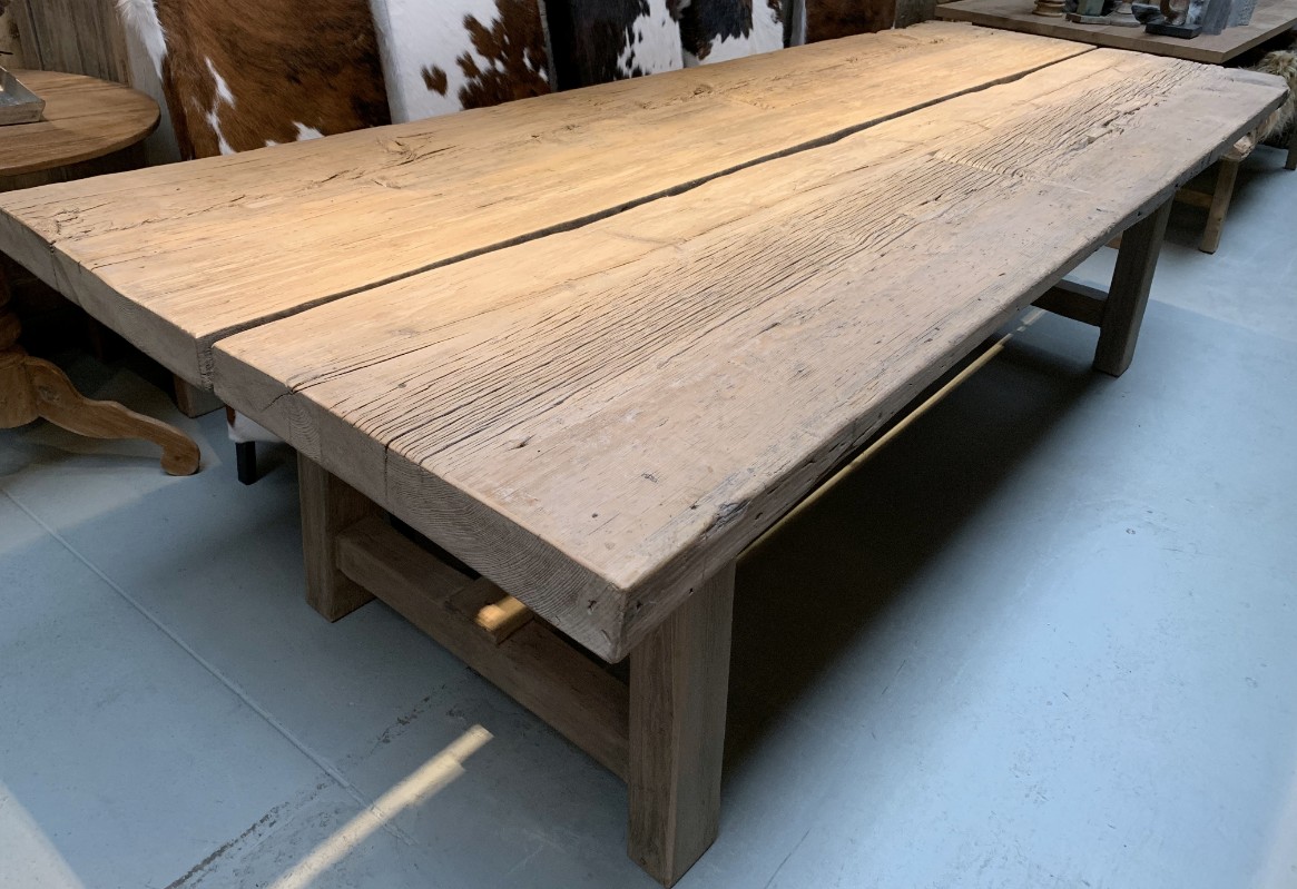 Bijzondere en ruige tafel gemaakt van oud hout - eetkamertafel - Antieke tafels, tafels van oud hout. landelijke tafels. - De Jong Interieur
