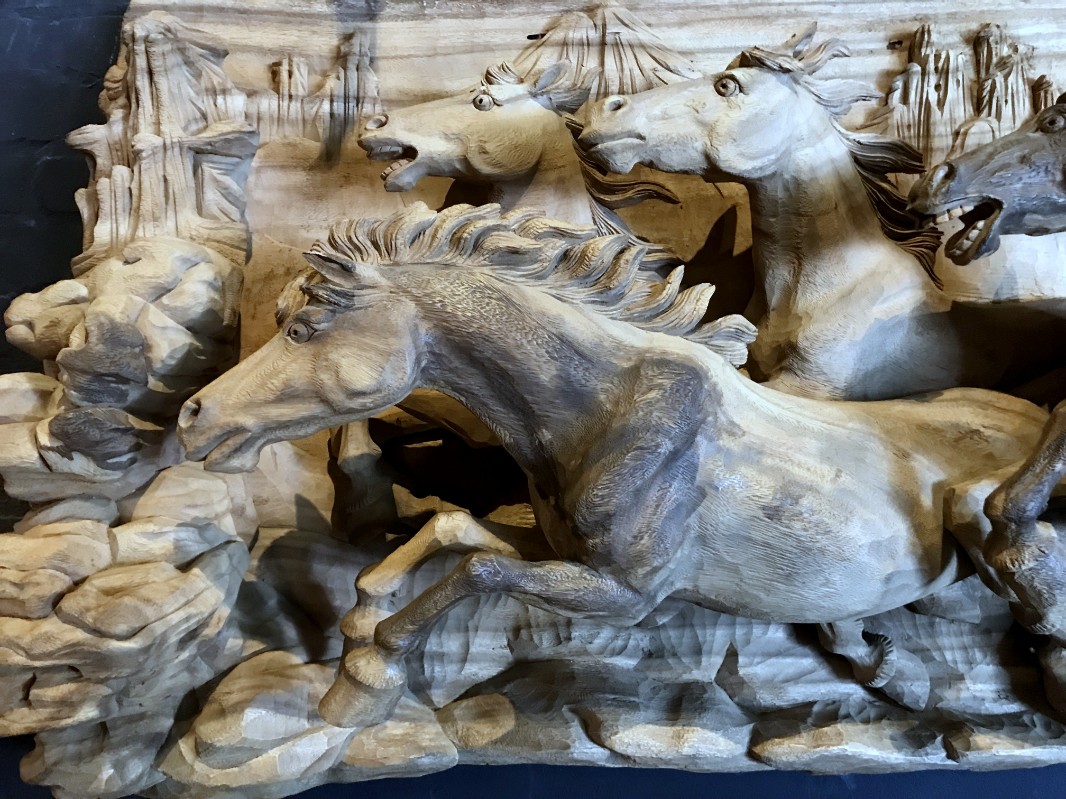 Nieuw Prachtig handgesneden houten kunstwerk van paarden. Het stuk is u PP-84