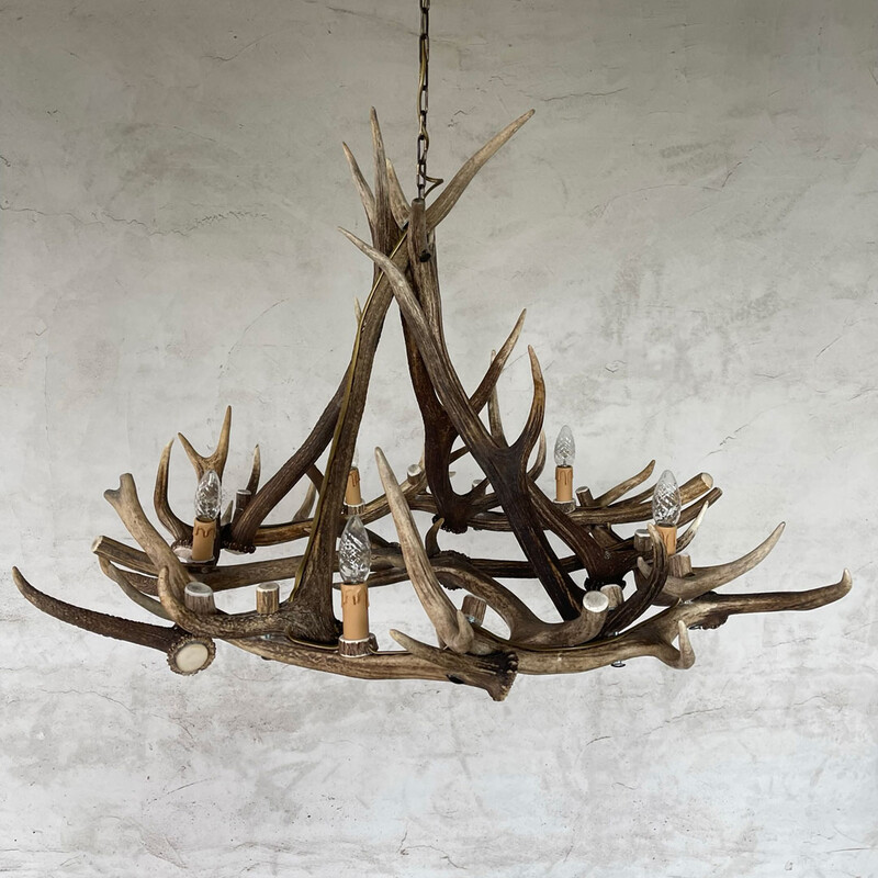 HG 115-D, Chandelier made of red stag antlers