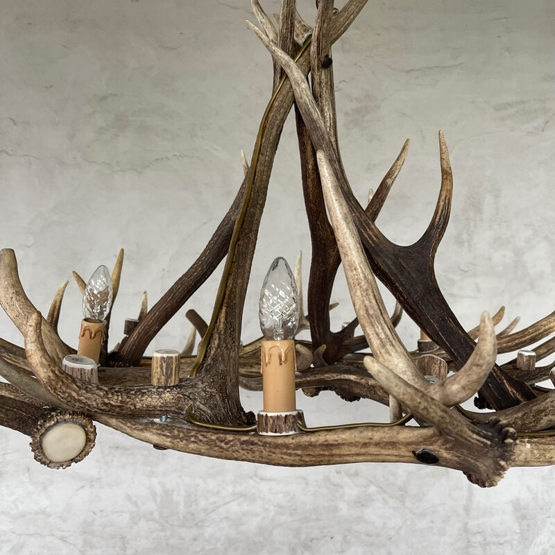 HG 115-D, Chandelier made of red stag antlers