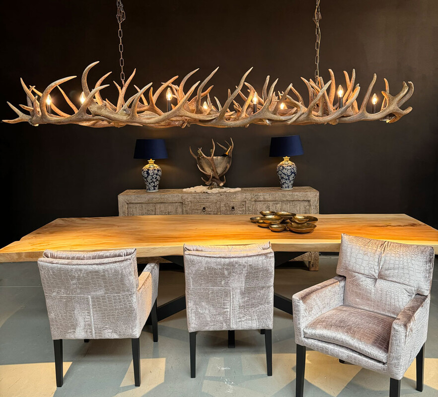 HG 247-A, Chandelier made of deer antlers with 10 lamps and 3 spots