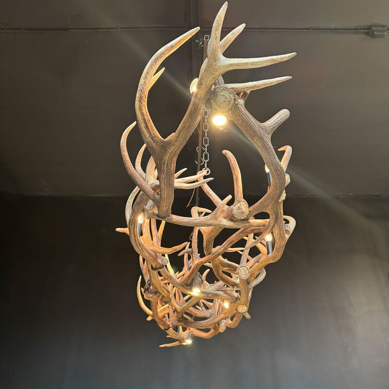 HG 247-A, Chandelier made of deer antlers with 10 lamps and 3 spots