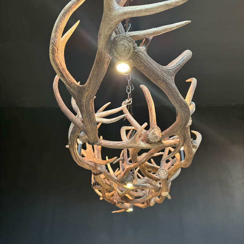 HG 247-A, Chandelier made of deer antlers with 10 lamps and 3 spots