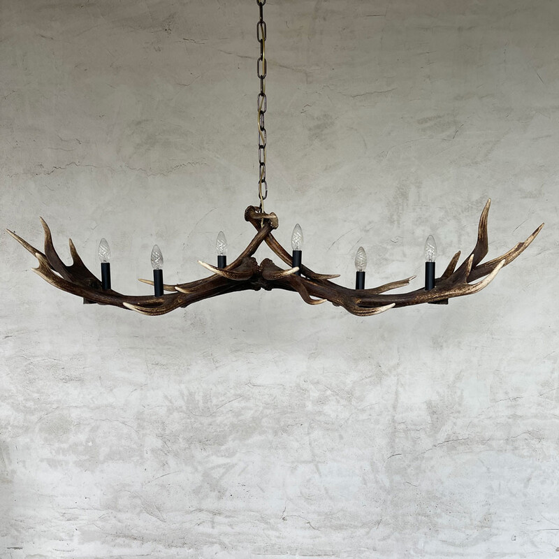 HG 270, Antler chandelier with 6 lamps and 2 spots.