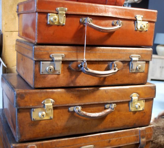 Oude lederen koffers. Antieke koffers - Koffers, Antieke en hutkoffers - De Jong Interieur