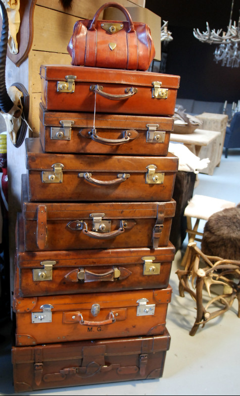 Conceit religie Hijsen Oude lederen koffers. Antieke koffers - Koffers, Antieke koffers en hutkoffers - De Jong Interieur Conceit religie Hijsen Oude lederen koffers. Antieke koffers - Koffers, Antieke koffers en hutkoffers - De Jong Interieur