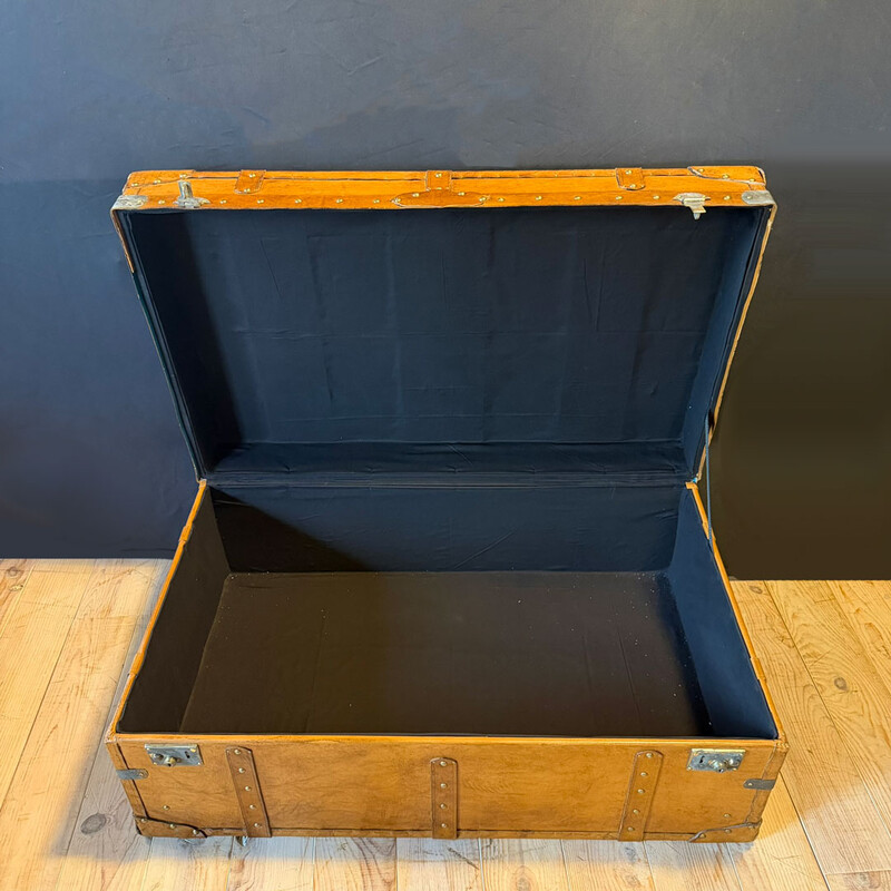 KO 180, Brown leather trunk 