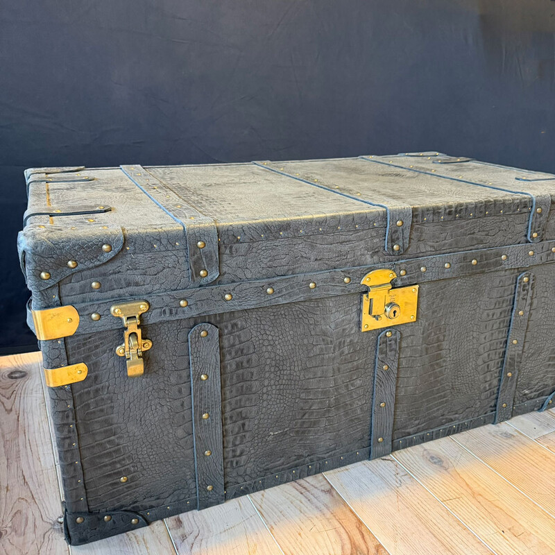 KO 183, Grey croc leather trunk