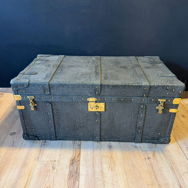 KO 183, Grey croc leather trunk