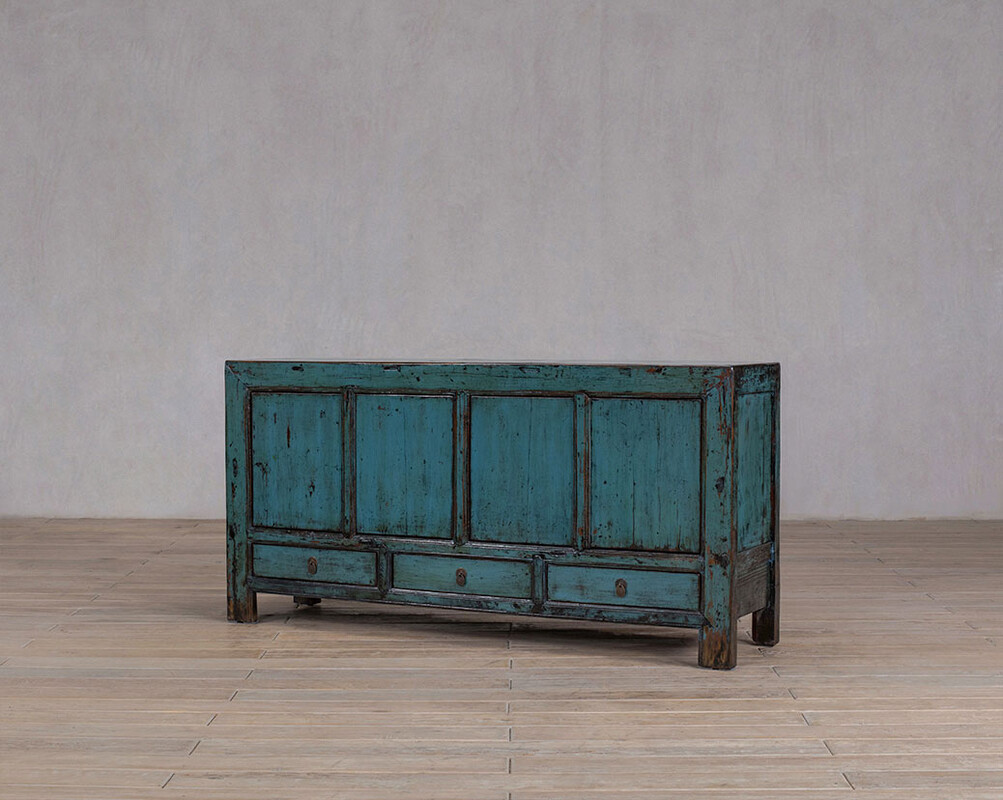 L-05, Bright blue dresser