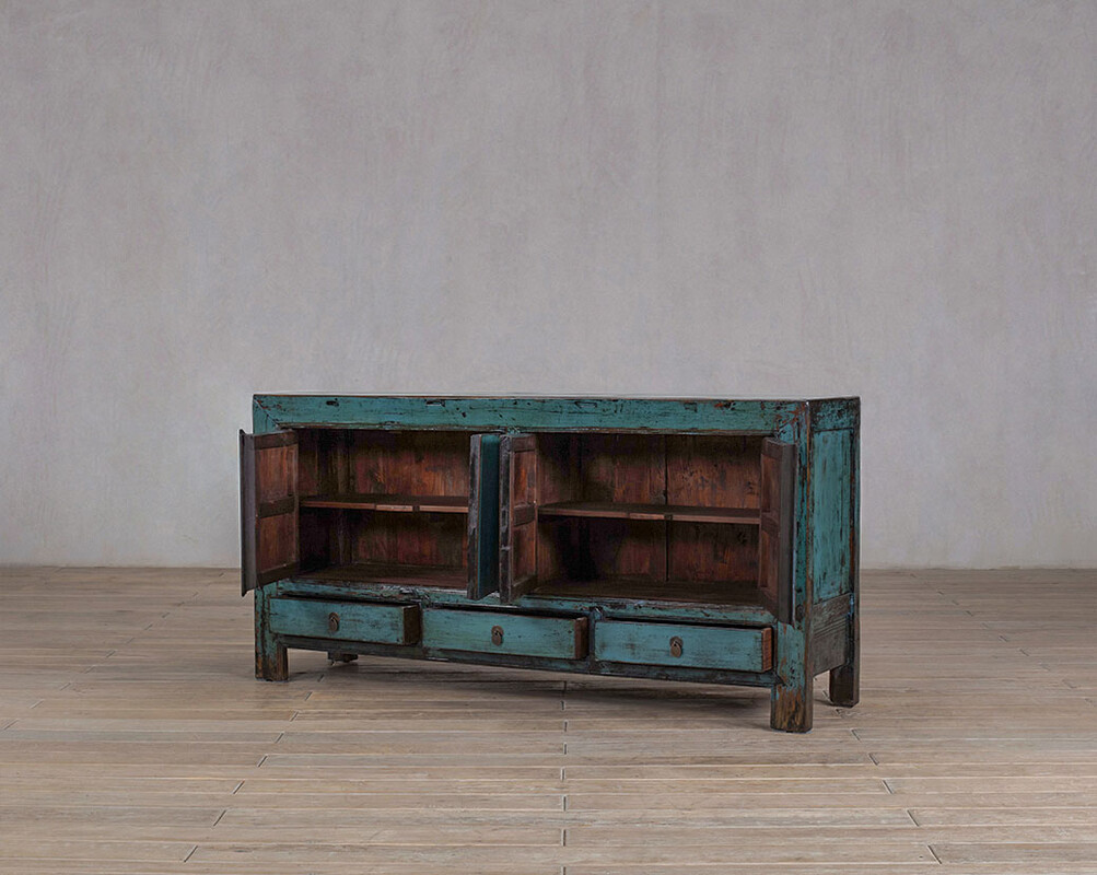 L-05, Bright blue dresser