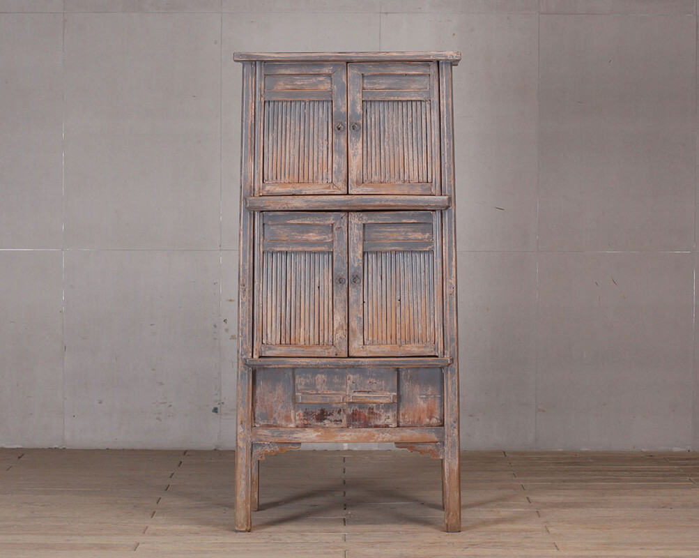 L-28, Wooden cabinet