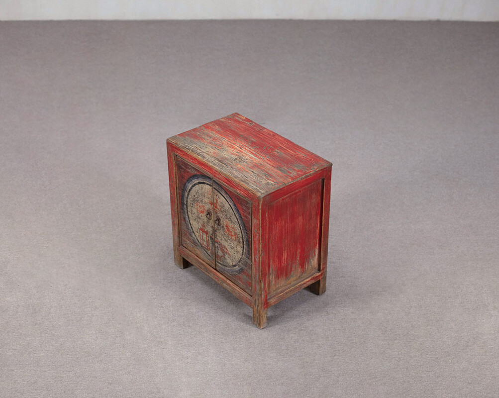 L-65, Small red cabinet 