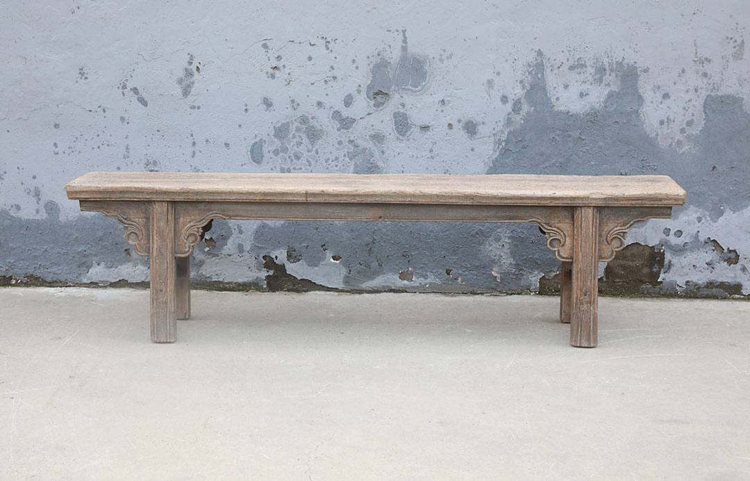 L220, Wooden bench