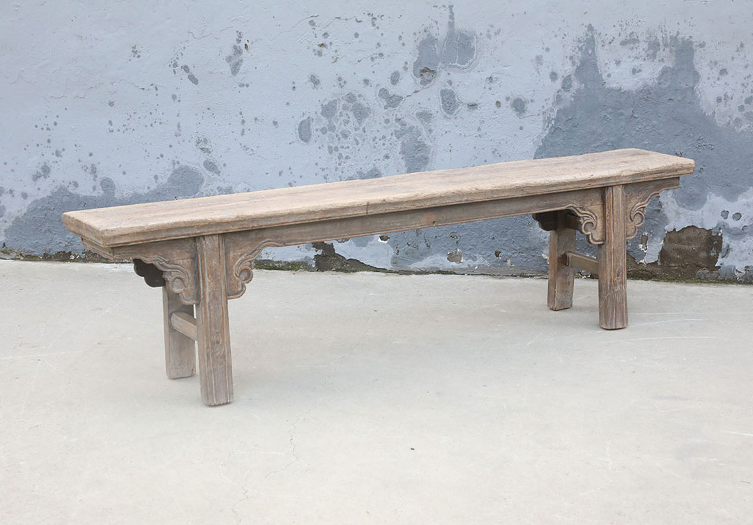 L220, Wooden bench