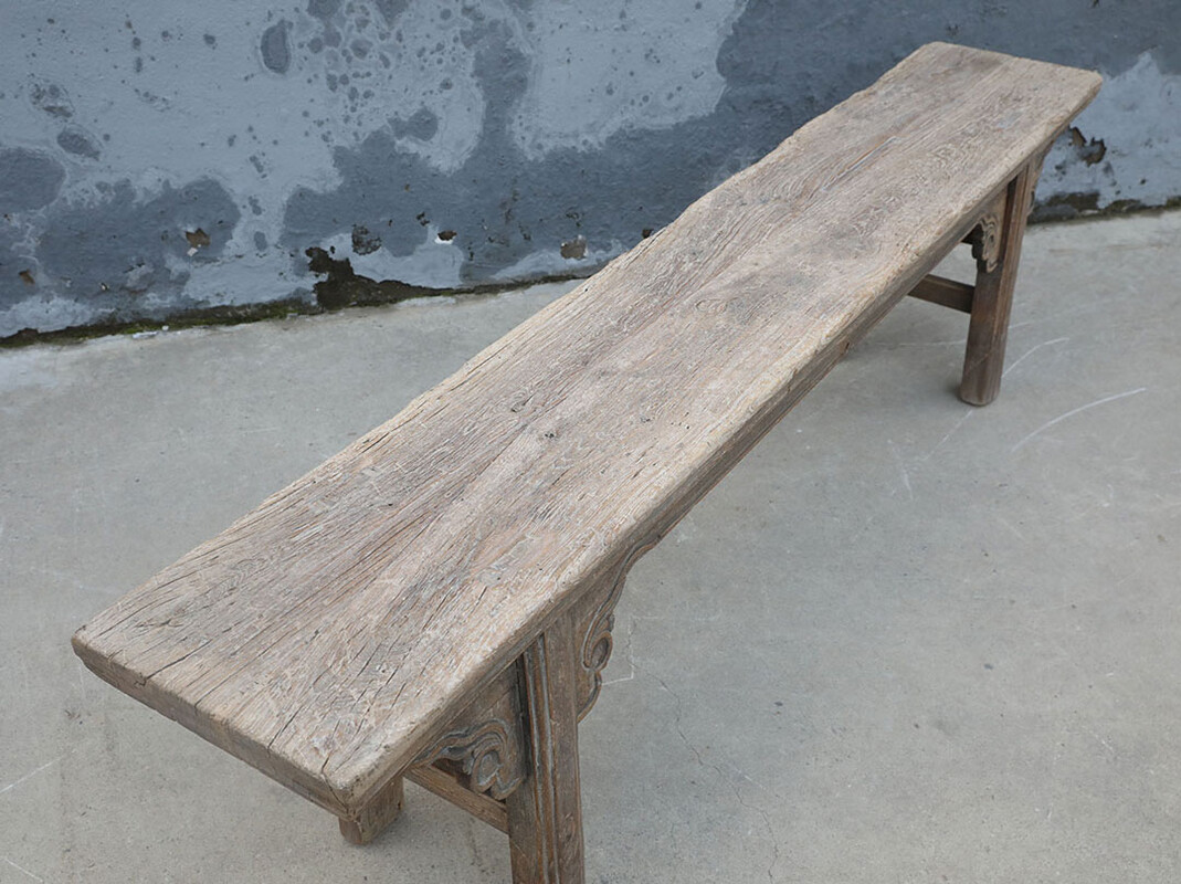 L220, Wooden bench