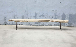 L221, Coffee table with pointed leg