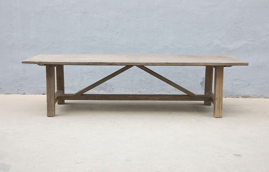 L262, Wooden dining table