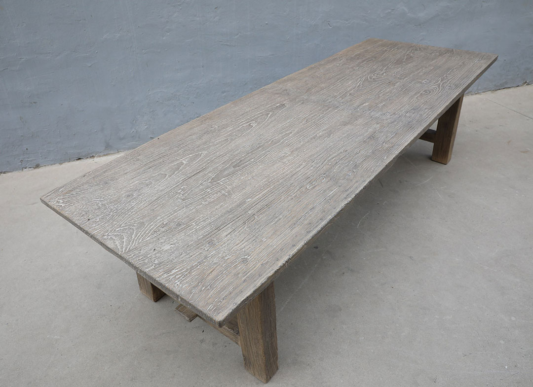 L262, Wooden dining table