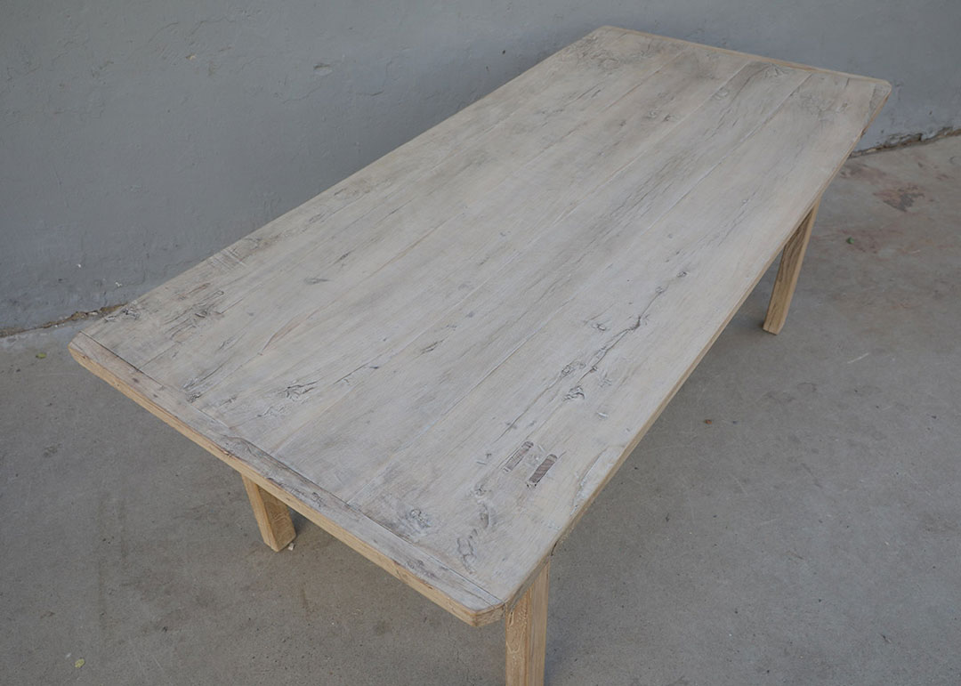 L266, Wooden dining table