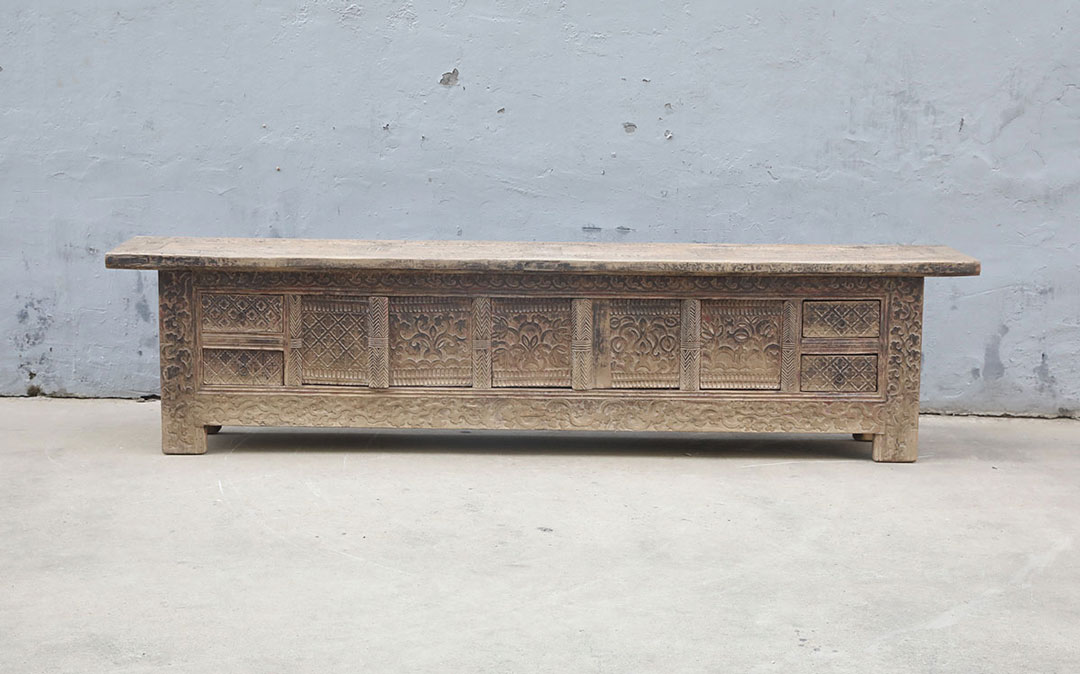 L270, TV cabinet with carving