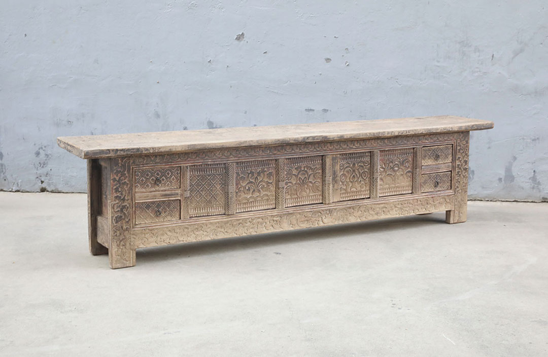 L270, TV cabinet with carving